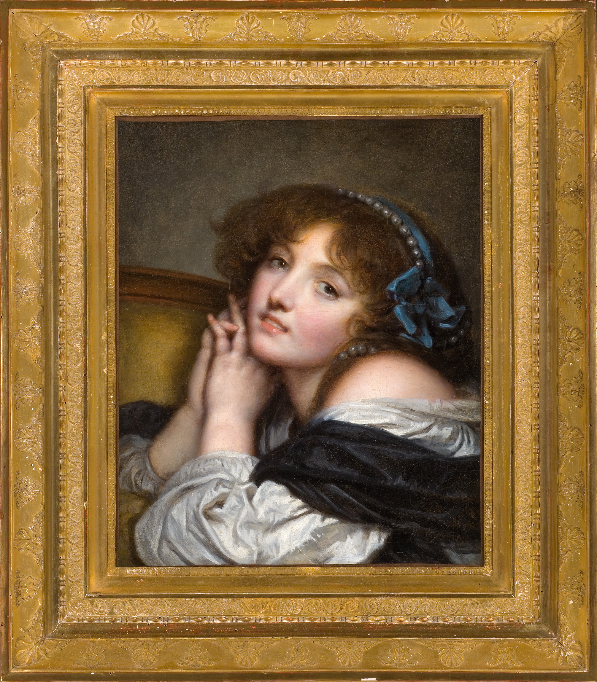 Jeune fille aux mains jointes