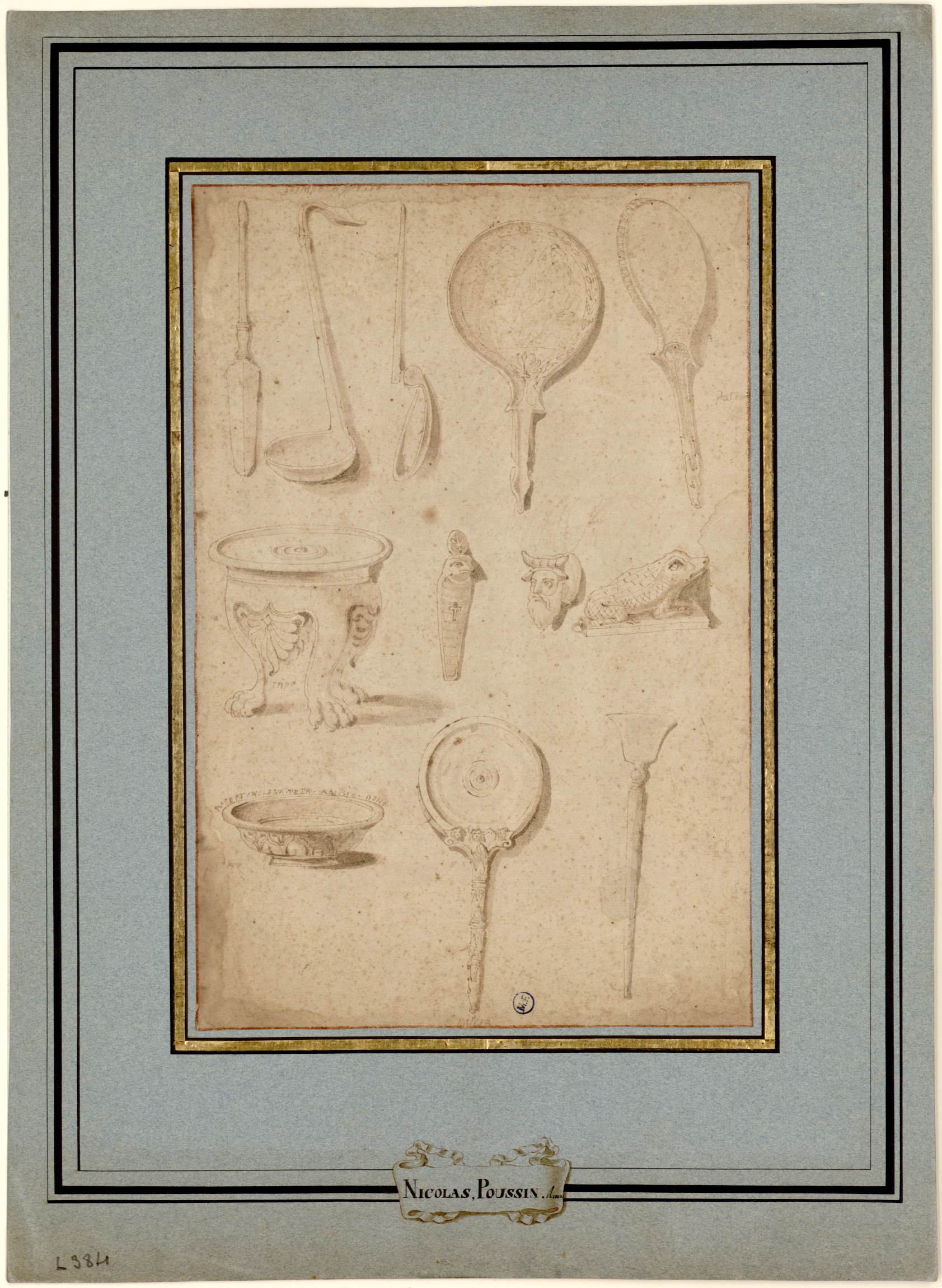 Douze objets antiques